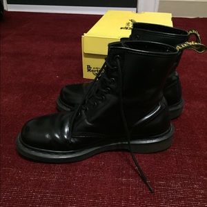 Dr Martens 8 eyelet boots in Black US L 10/ M 9